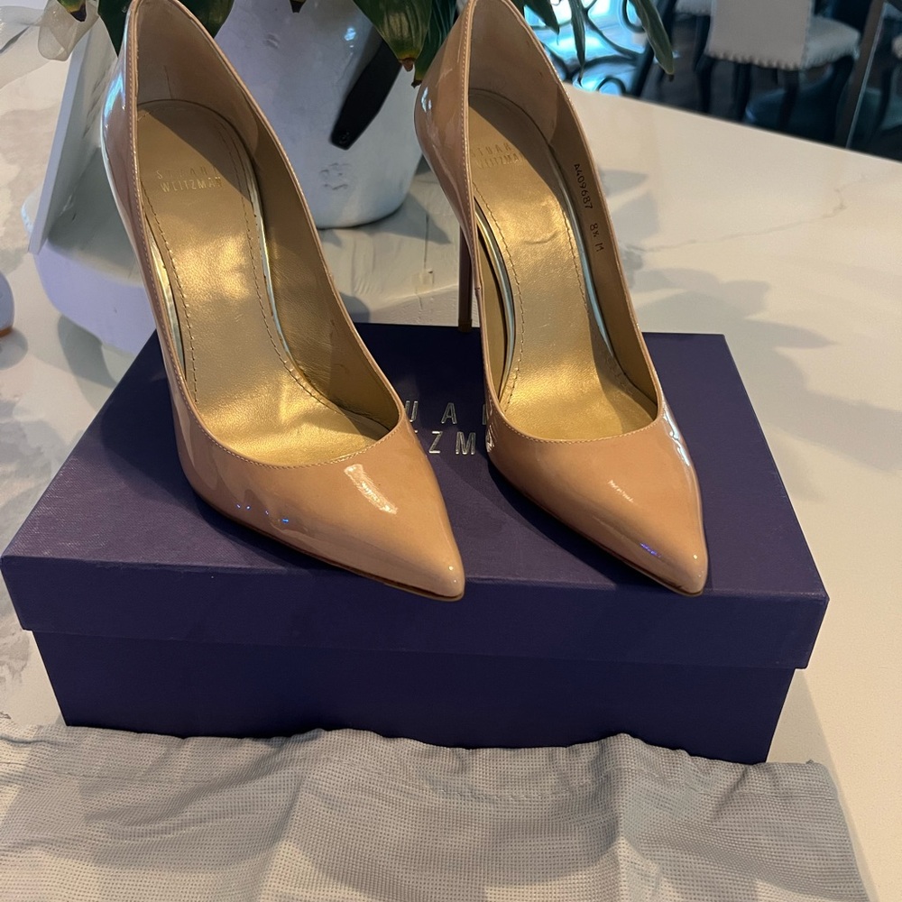 Stuart Weitzman  pumps.